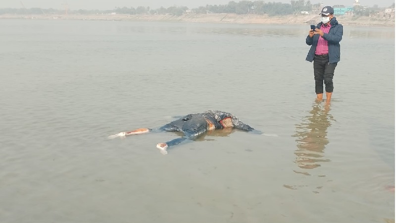 চাঁপাইনবাবগঞ্জে বাড়ি থেকে ডেকে নিখোঁজের ১৭ দিন পর গরু ব্যবসাসীয় অর্ধগলিত মরদেহ উদ্ধার